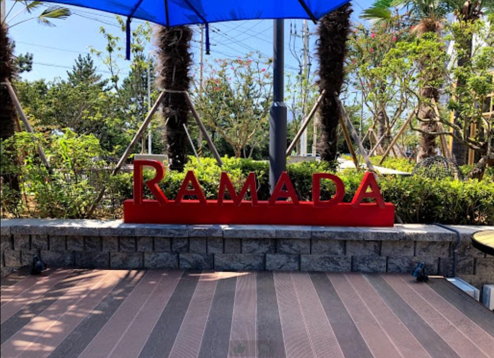 Готель Ramada Plaza By Wyndham Dolsan Йосу Екстер'єр фото